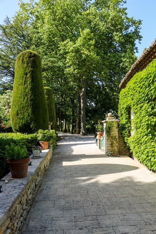 Отель Domaine Du Moulin Сен-Лоран-дез-Арбр Экстерьер фото
