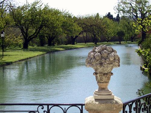Отель Domaine Du Moulin Сен-Лоран-дез-Арбр Экстерьер фото