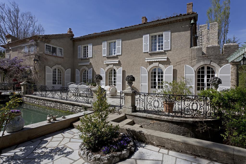 Отель Domaine Du Moulin Сен-Лоран-дез-Арбр Экстерьер фото