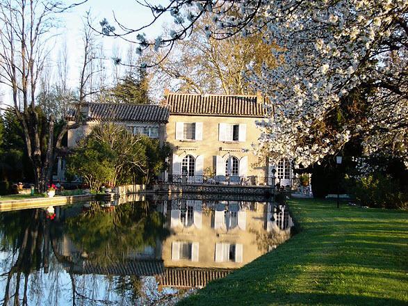 Отель Domaine Du Moulin Сен-Лоран-дез-Арбр Экстерьер фото